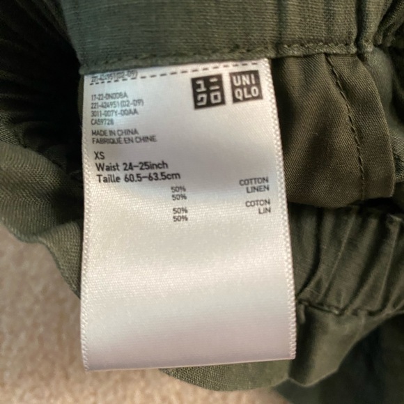 UNIQLO Green Shorts with Drawstring - Picture 3 of 3